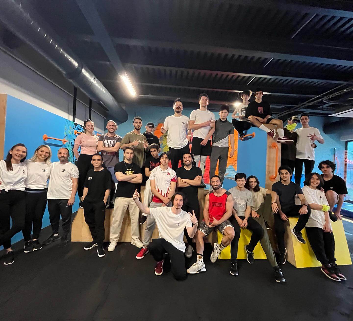 HerYerParkour kış spor kampı — kapalı salon eğitimi